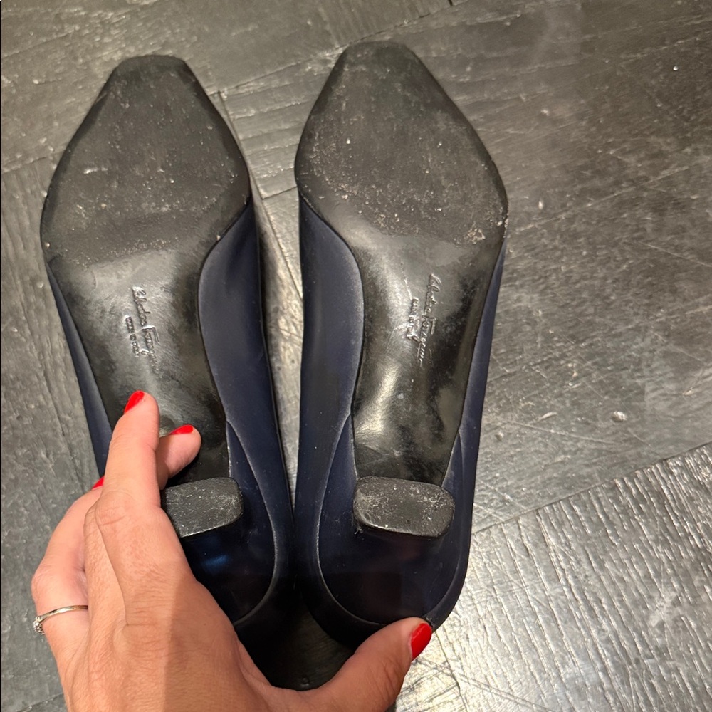 Salvatore Ferragamo Women's Navy Leather Heels vintage - Picture 13 of 14